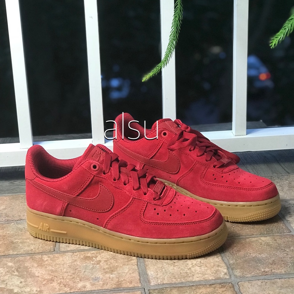 NWT Nike Air Force 1’07 SE Suede Speed Red WMNS - Picture 2 of 8